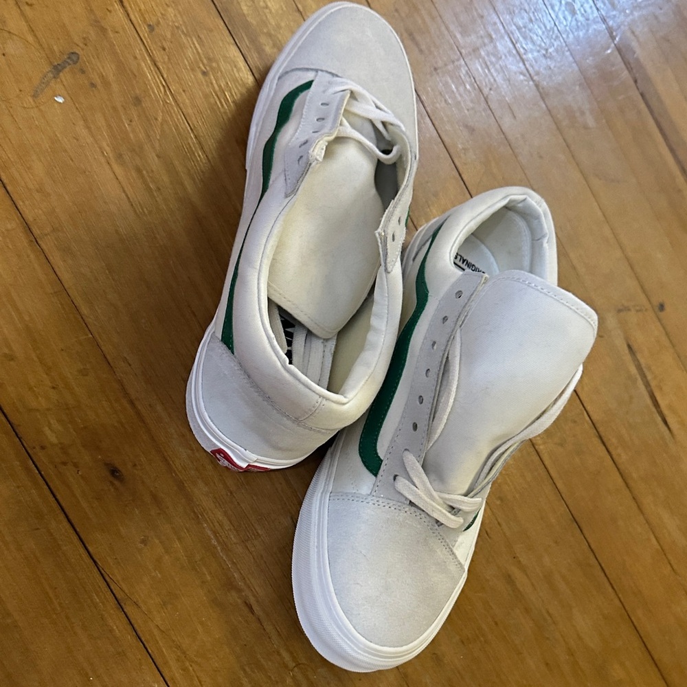 Vans Old Skool Shoe. Men’s size 10 women’s size 11.5